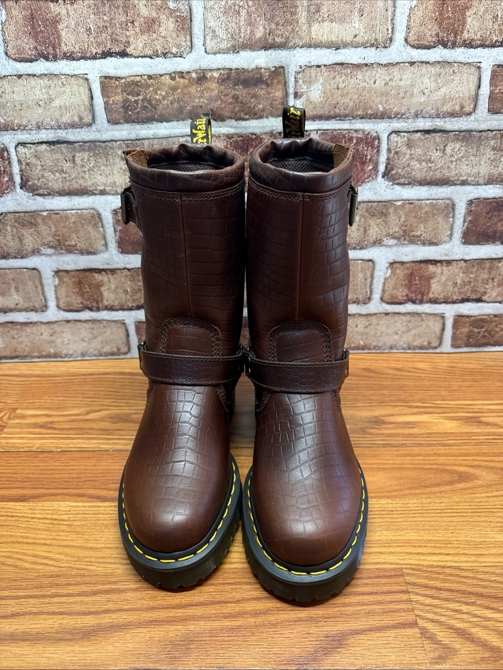 Dr. Martens Anistone Hi reptile embossed leather pull on boots brown NWOB size 7 - Picture 2 of 13